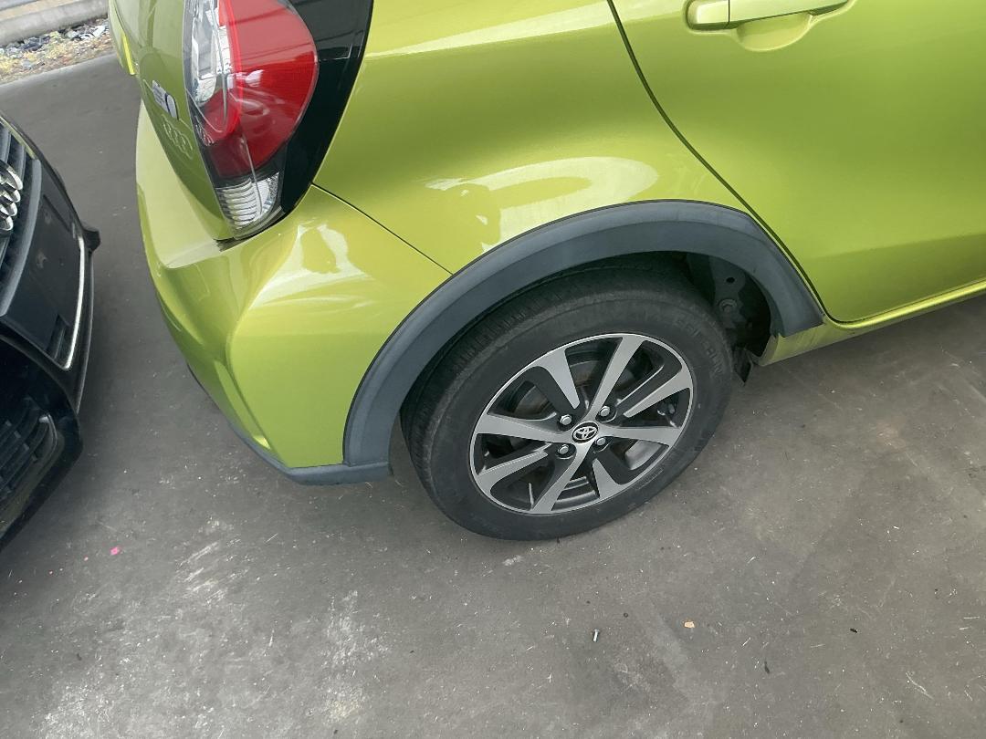 Photo '10' of Toyota Aqua Hybrid Photo '10' of Toyota Aqua Hybrid