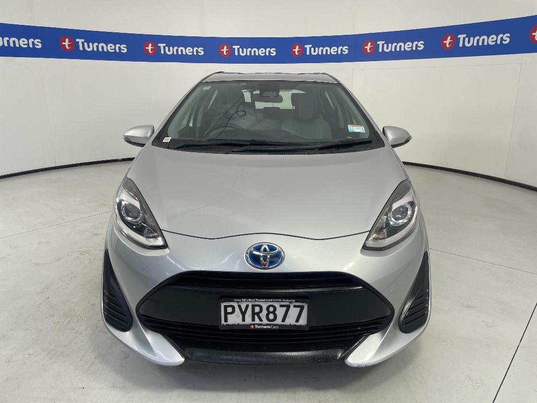 Photo '2' of Toyota Aqua Photo '2' of Toyota Aqua