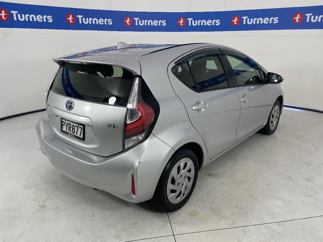 Photo '7' of Toyota Aqua Photo '7' of Toyota Aqua