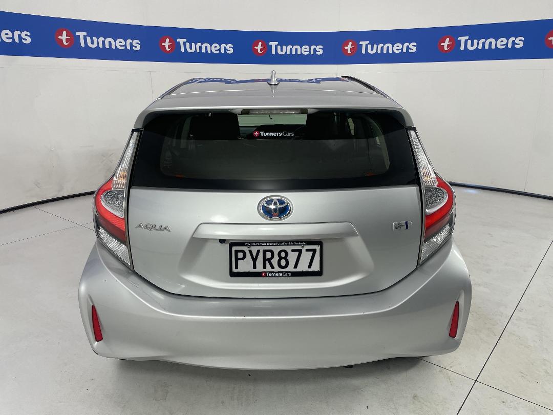 Photo '6' of Toyota Aqua Photo '6' of Toyota Aqua