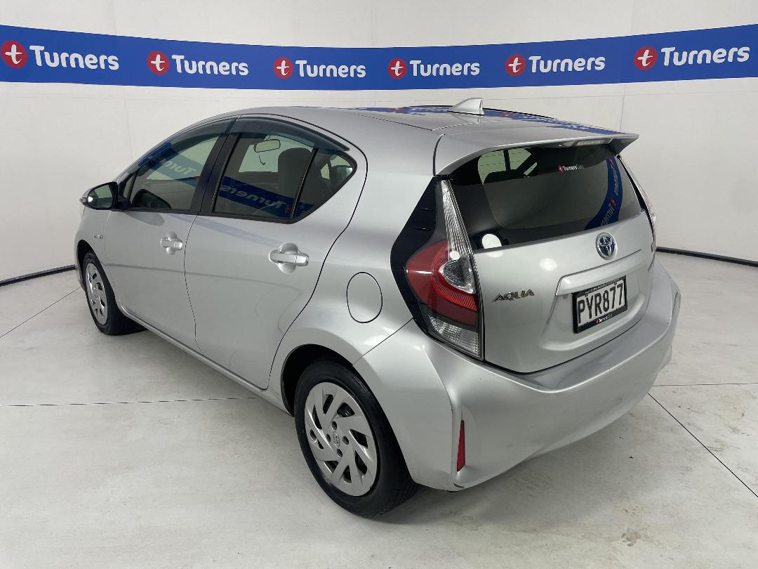 Photo '5' of Toyota Aqua Photo '5' of Toyota Aqua