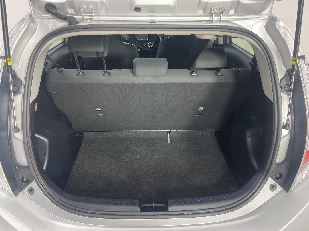 Photo '14' of Toyota Aqua Photo '14' of Toyota Aqua