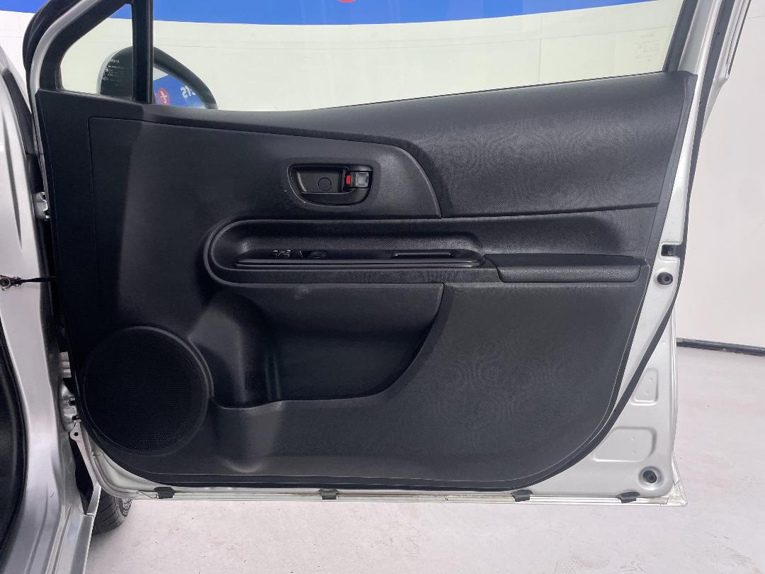 Photo '15' of Toyota Aqua Photo '15' of Toyota Aqua