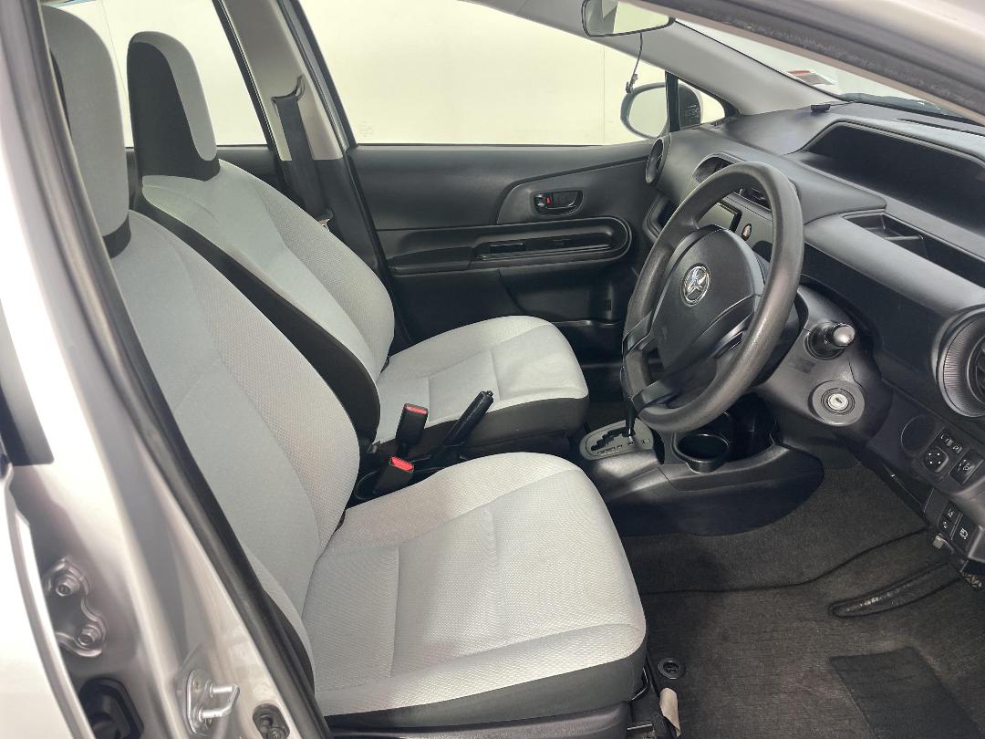 Photo '16' of Toyota Aqua Photo '16' of Toyota Aqua