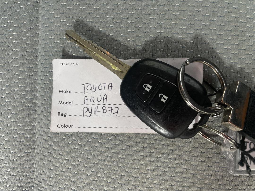 Photo '22' of Toyota Aqua Photo '22' of Toyota Aqua