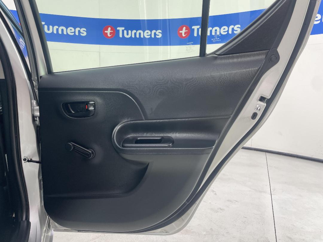 Photo '19' of Toyota Aqua Photo '19' of Toyota Aqua