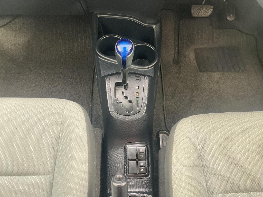 Photo '18' of Toyota Aqua Photo '18' of Toyota Aqua