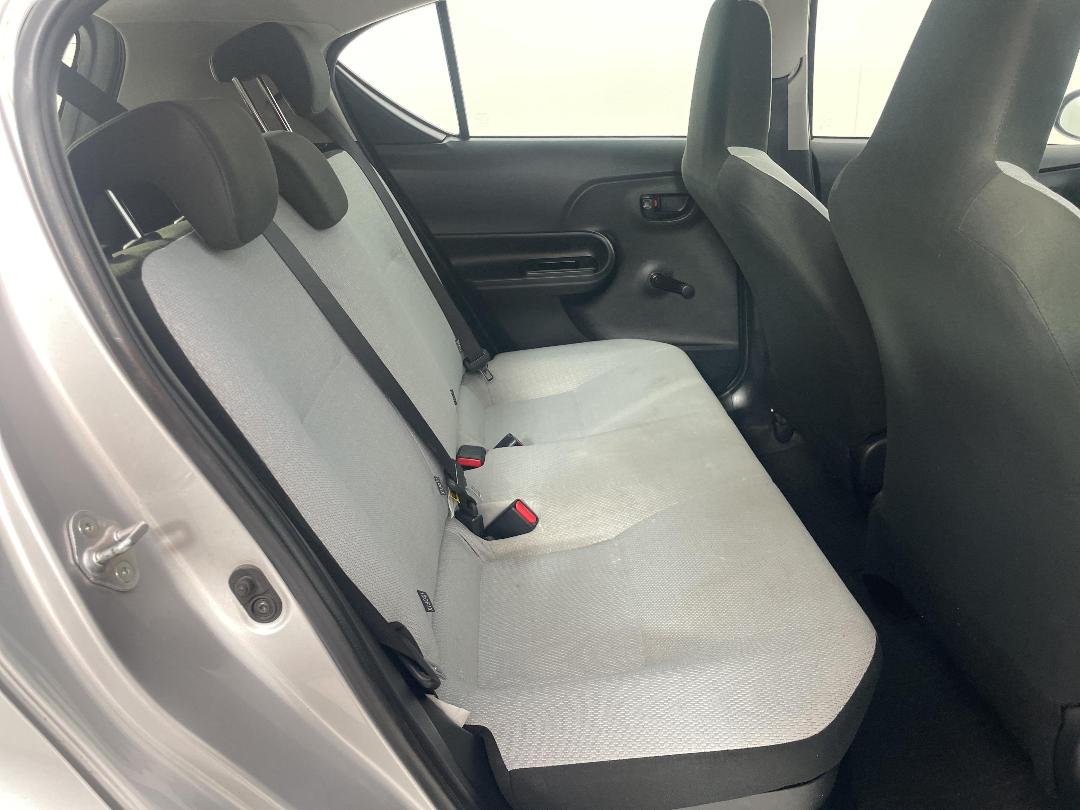 Photo '20' of Toyota Aqua Photo '20' of Toyota Aqua