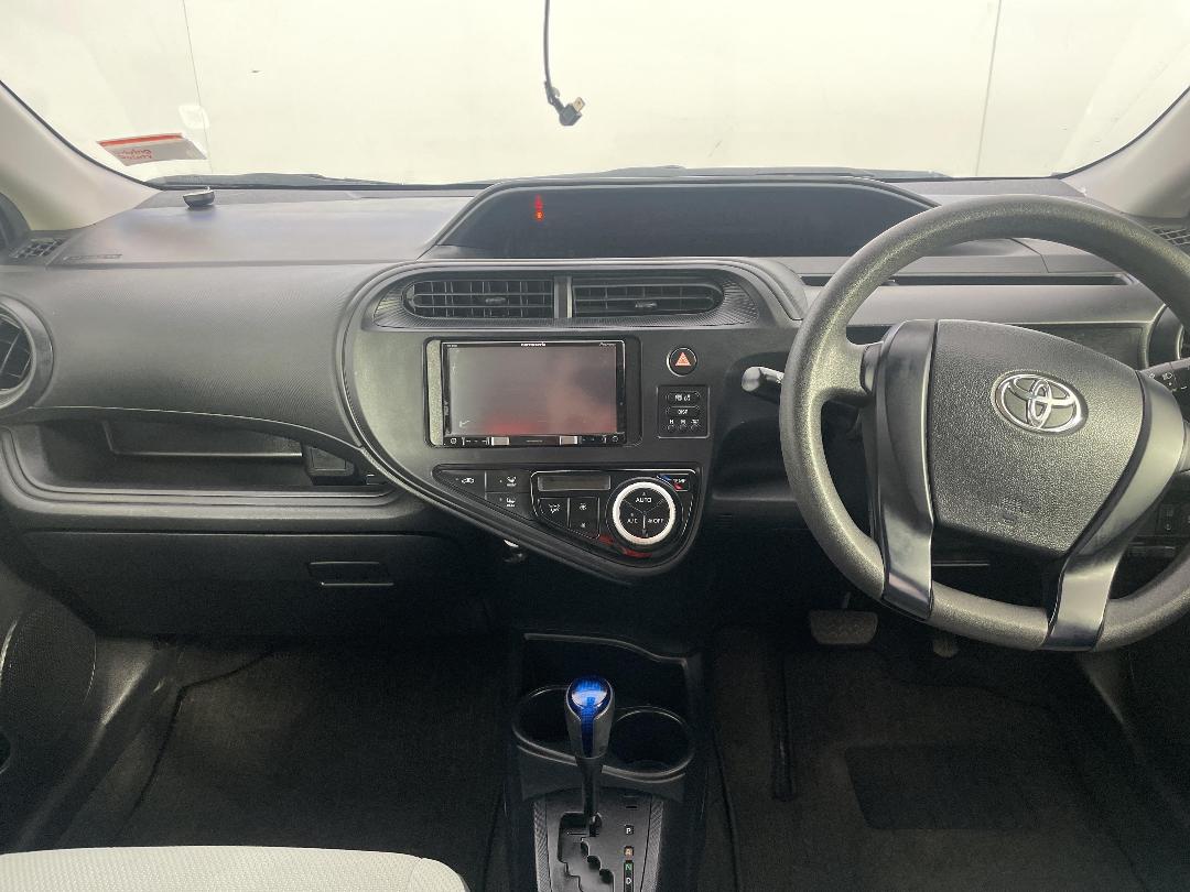 Photo '17' of Toyota Aqua Photo '17' of Toyota Aqua