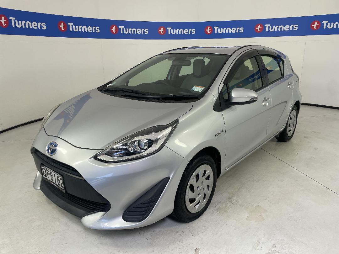 Photo '4' of Toyota Aqua Photo '4' of Toyota Aqua