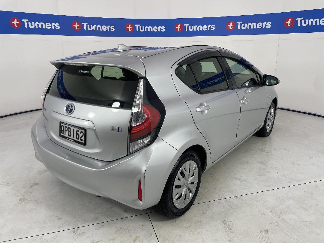 Photo '7' of Toyota Aqua Photo '7' of Toyota Aqua