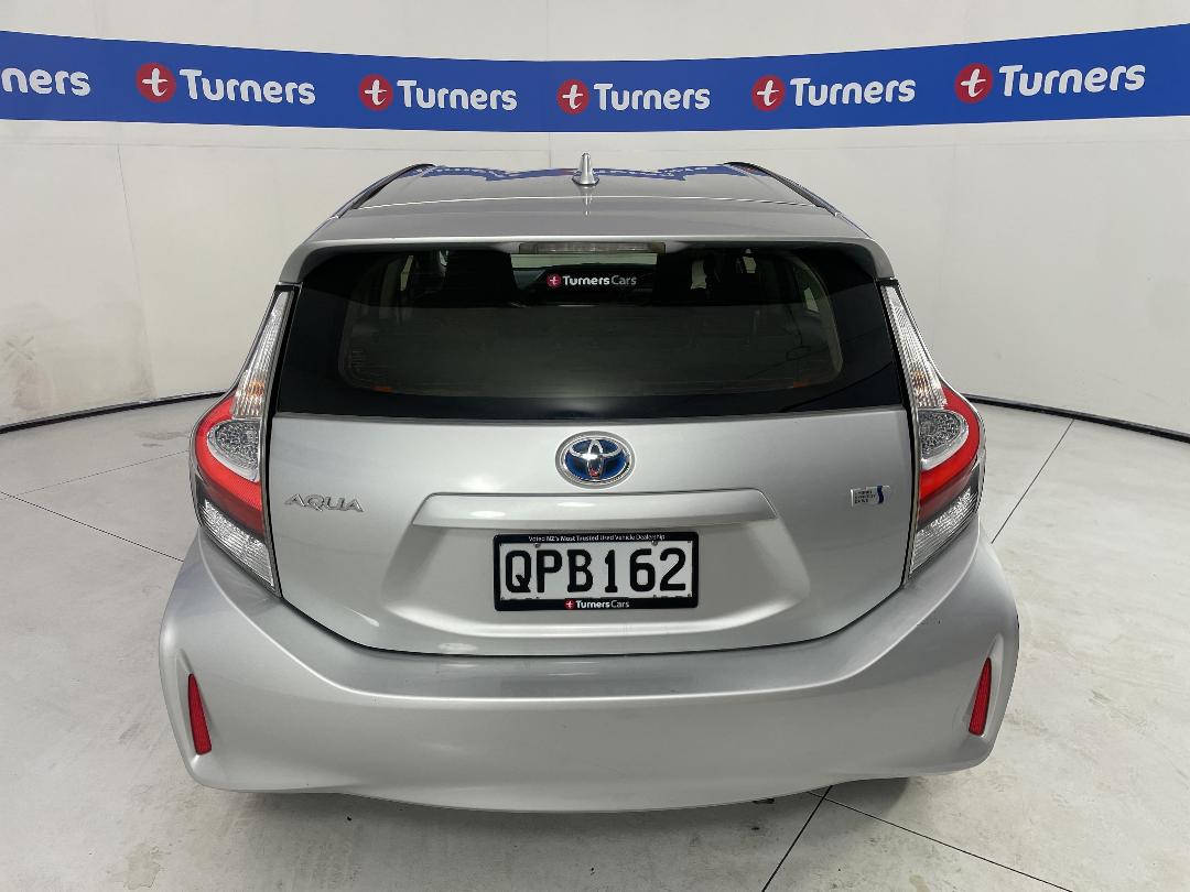 Photo '6' of Toyota Aqua Photo '6' of Toyota Aqua