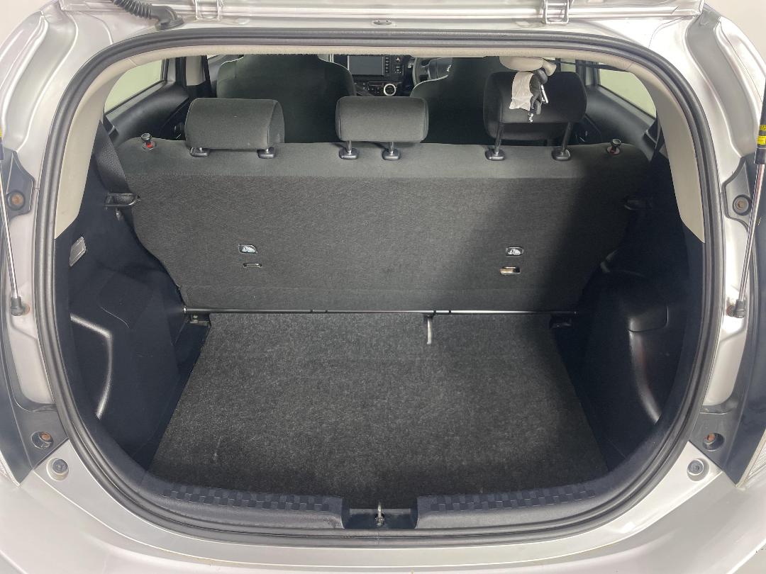 Photo '14' of Toyota Aqua Photo '14' of Toyota Aqua