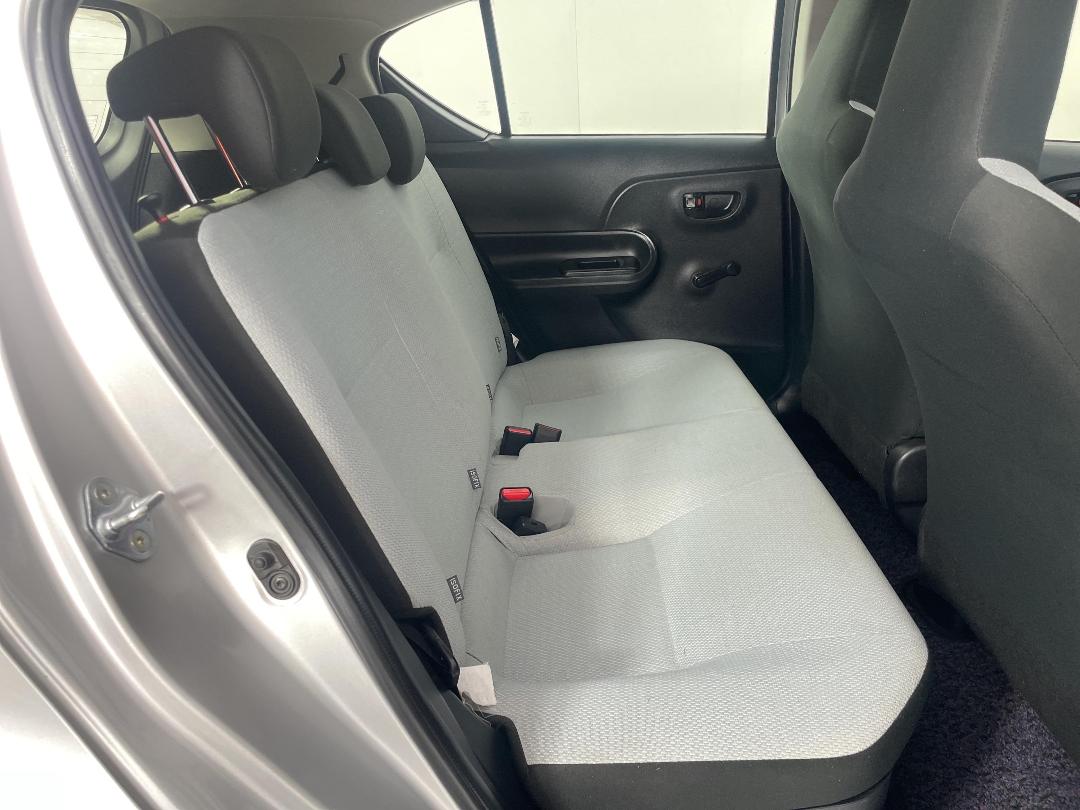 Photo '20' of Toyota Aqua Photo '20' of Toyota Aqua