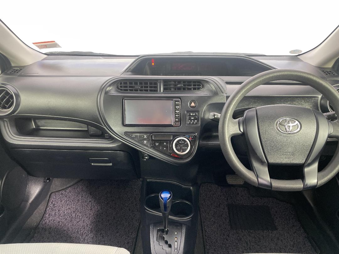 Photo '17' of Toyota Aqua Photo '17' of Toyota Aqua