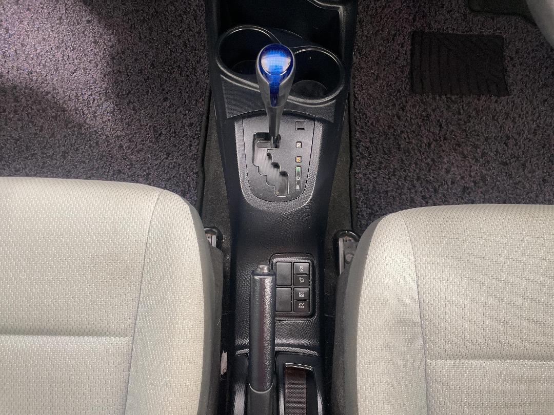 Photo '18' of Toyota Aqua Photo '18' of Toyota Aqua