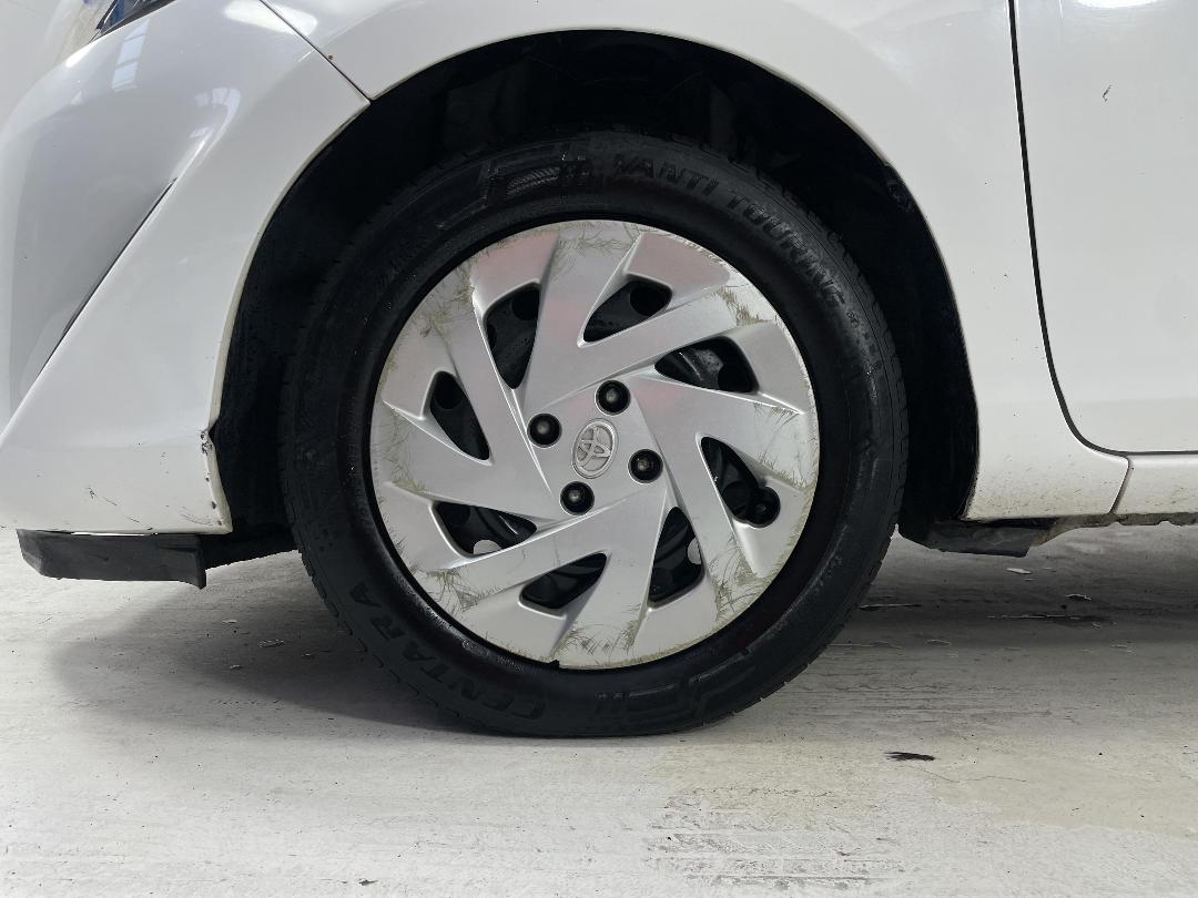 Photo '10' of Toyota Aqua