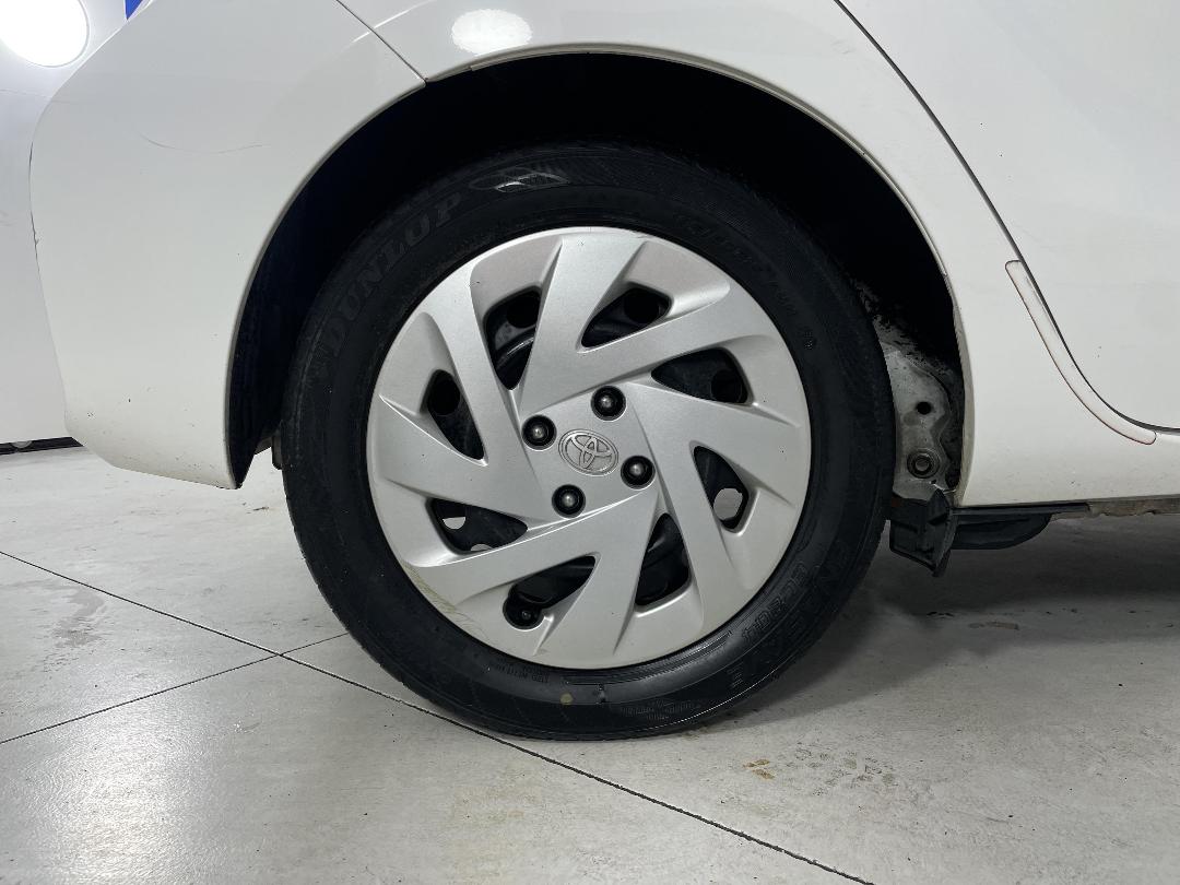 Photo '12' of Toyota Aqua