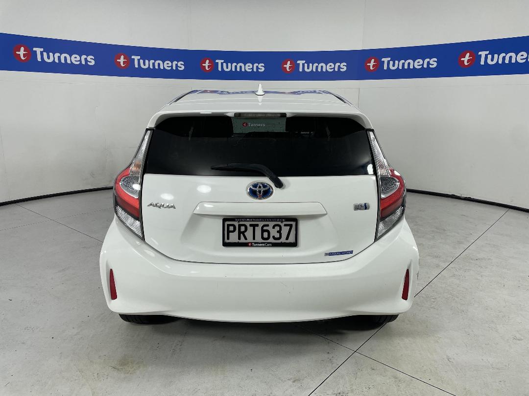 Photo '6' of Toyota Aqua