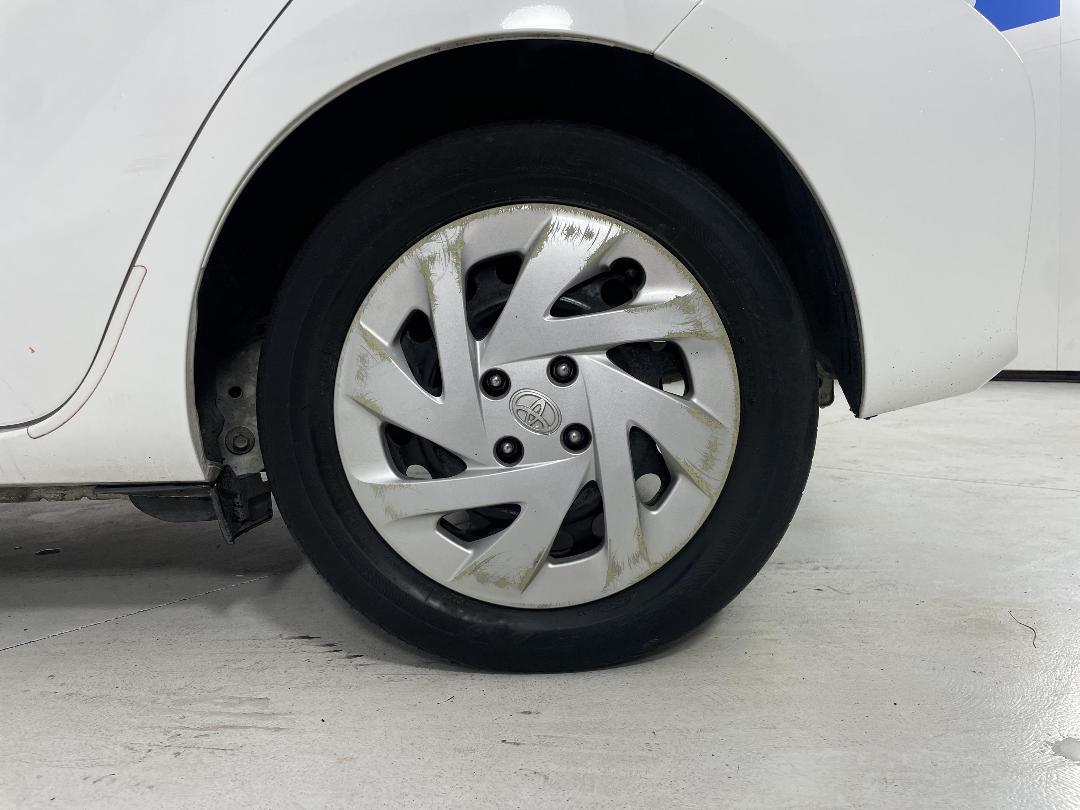 Photo '11' of Toyota Aqua