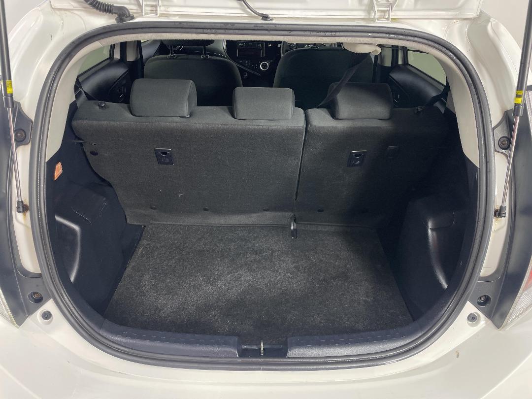 Photo '14' of Toyota Aqua