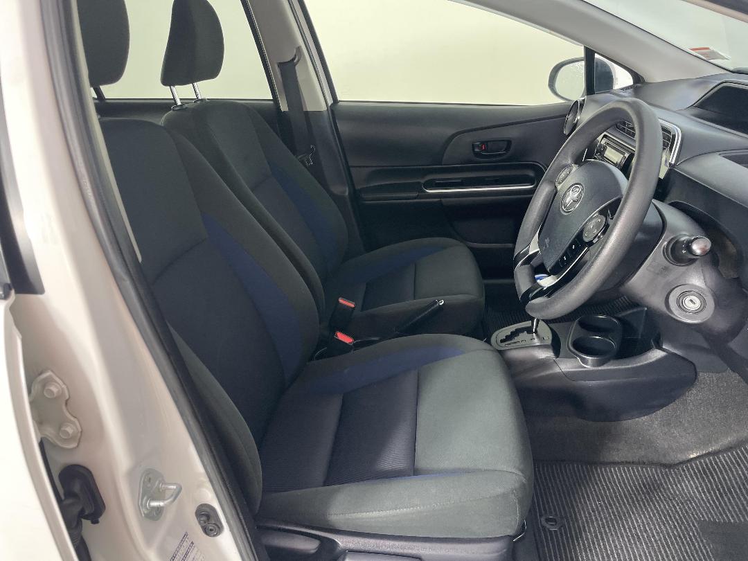 Photo '16' of Toyota Aqua