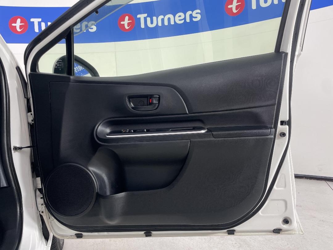 Photo '15' of Toyota Aqua