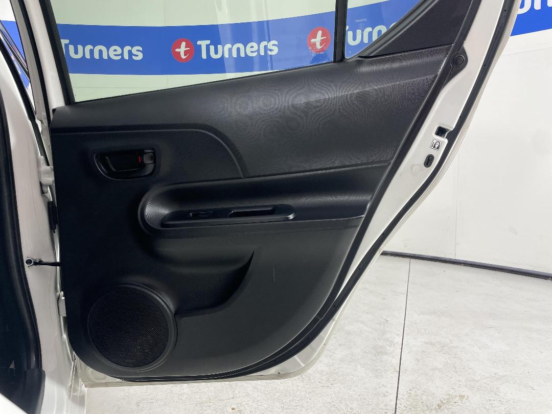 Photo '19' of Toyota Aqua