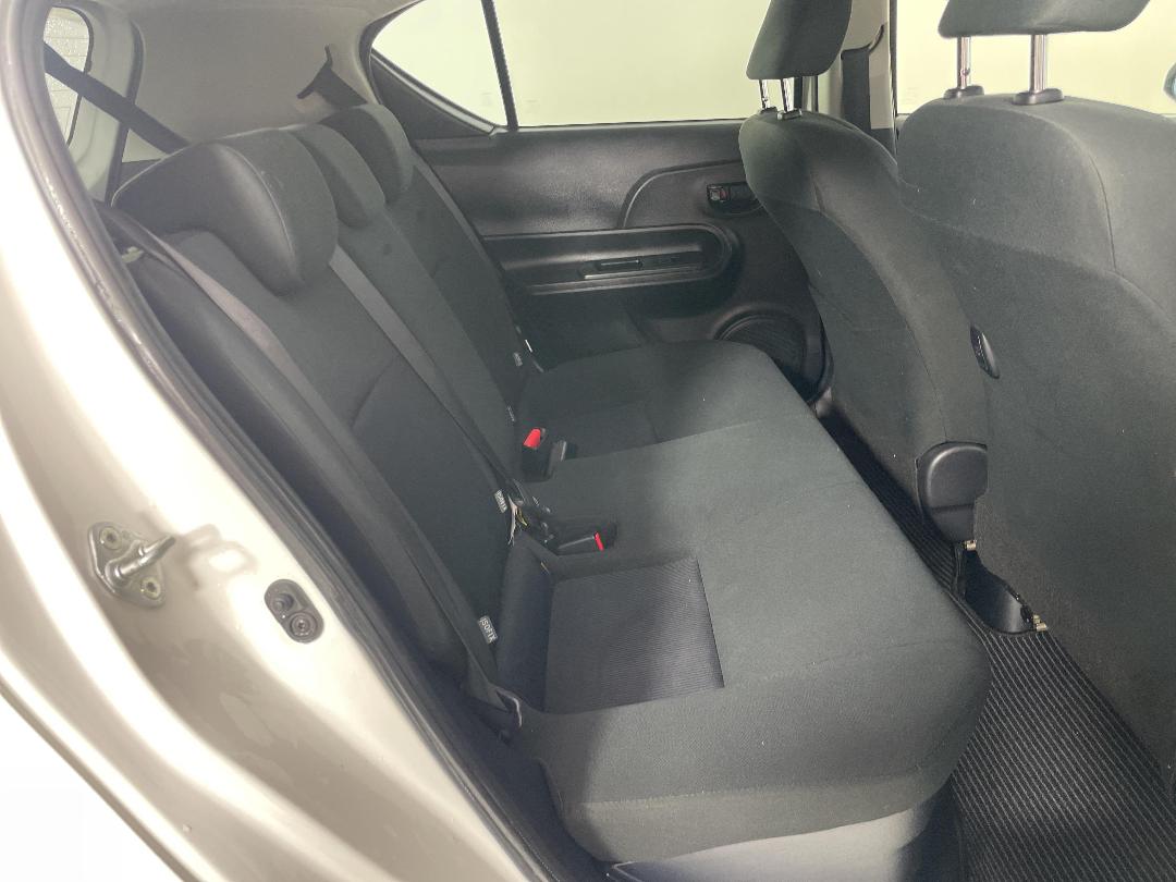 Photo '20' of Toyota Aqua