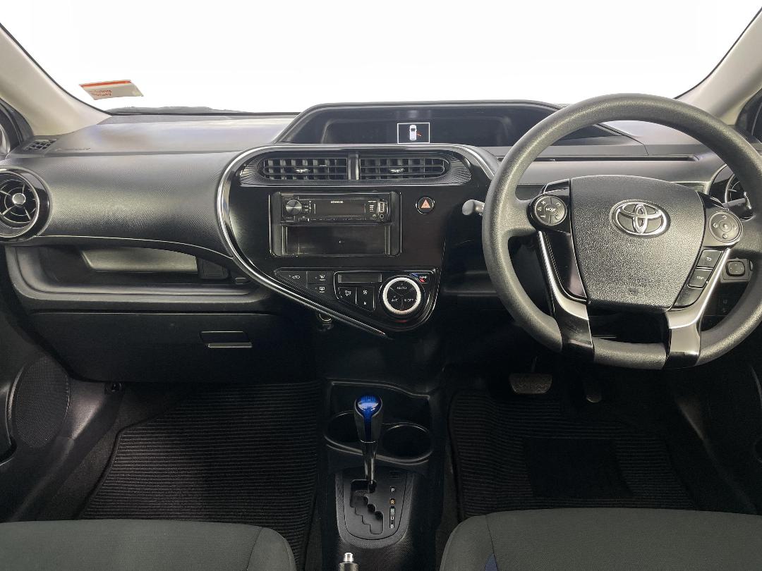 Photo '17' of Toyota Aqua