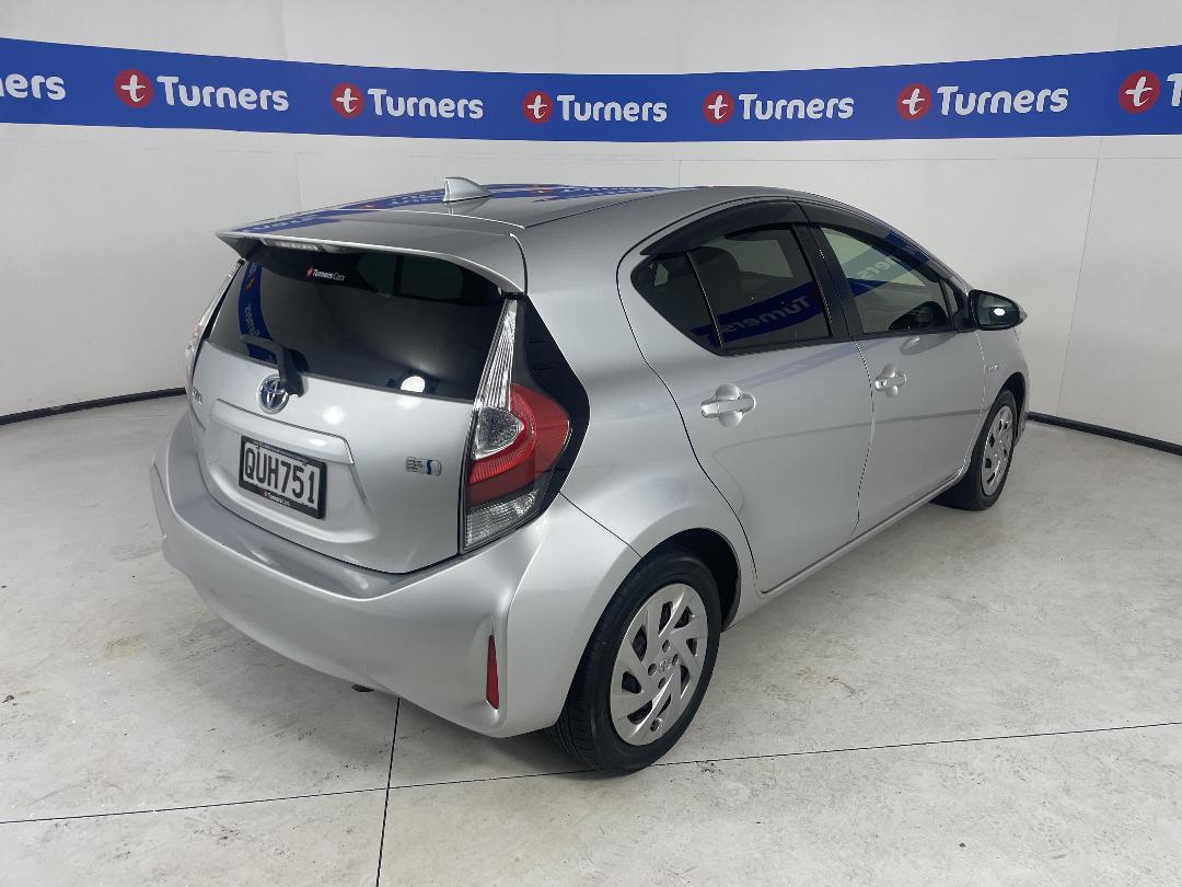 Photo '7' of Toyota Aqua