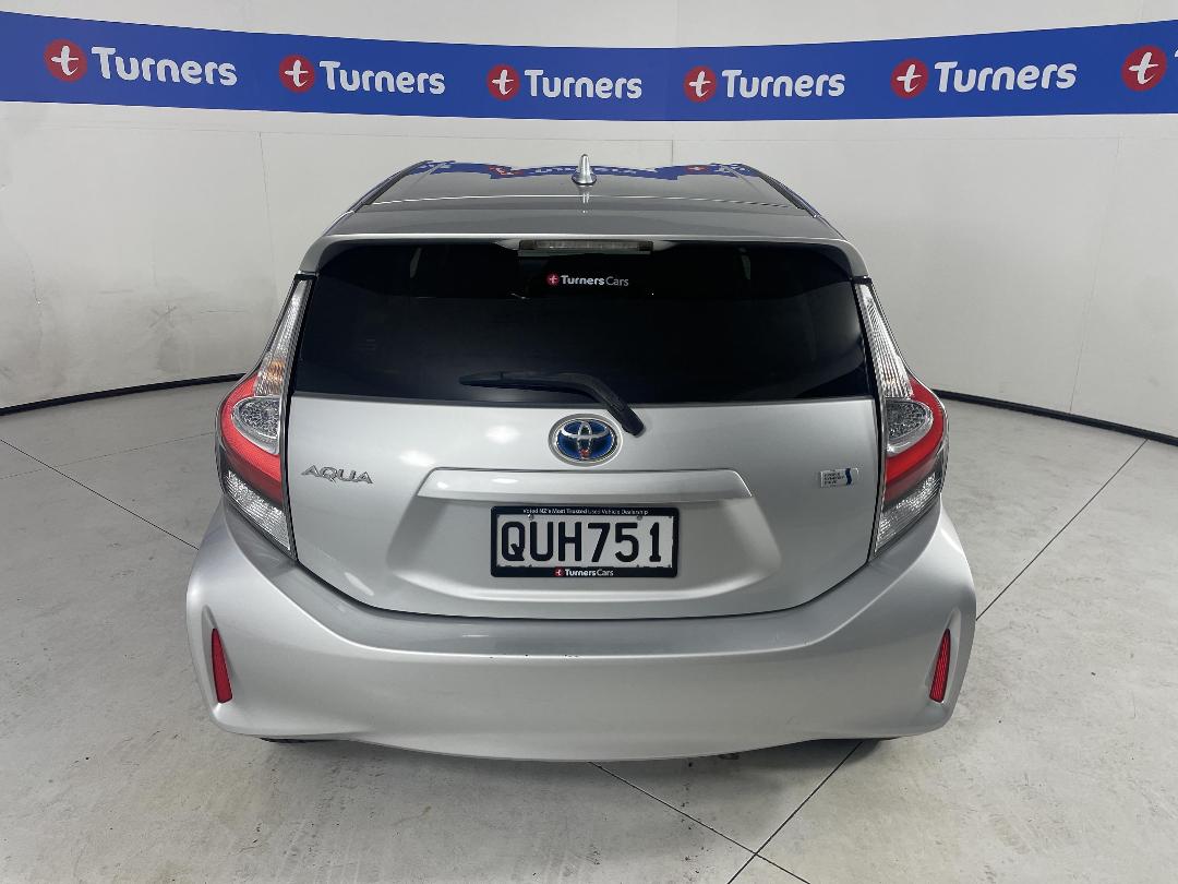 Photo '6' of Toyota Aqua