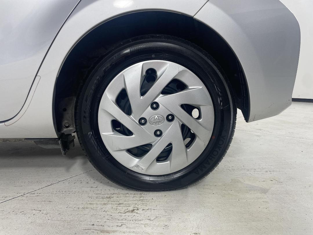 Photo '11' of Toyota Aqua