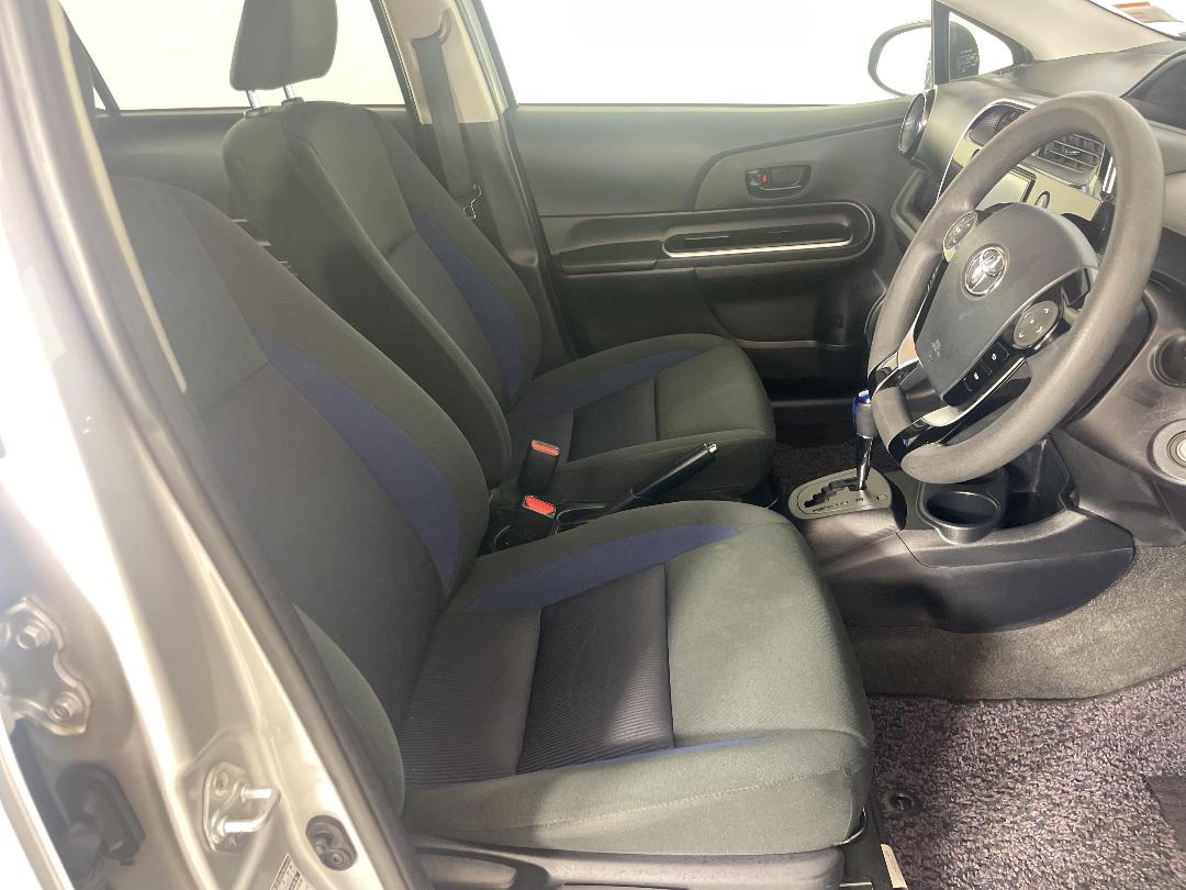 Photo '16' of Toyota Aqua