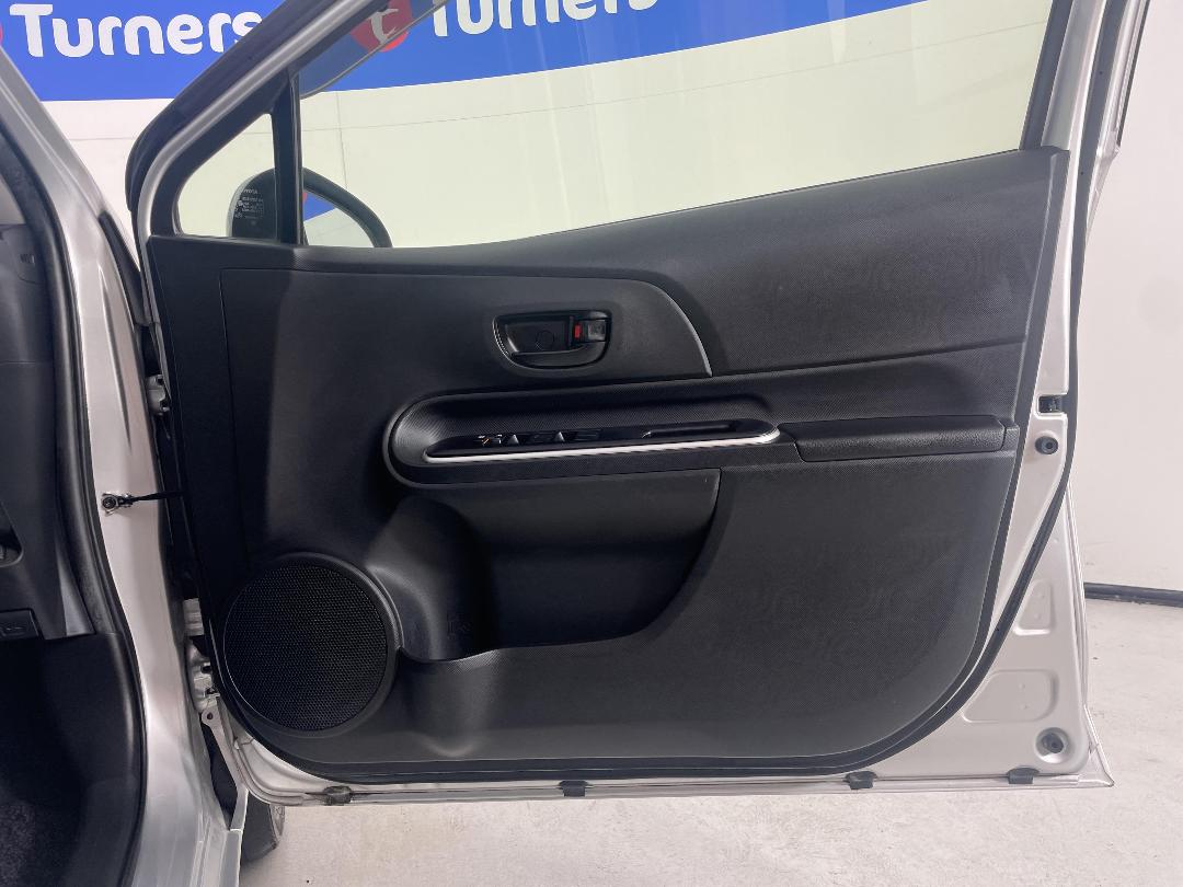 Photo '15' of Toyota Aqua