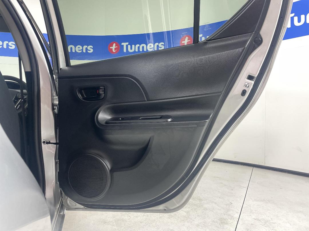 Photo '19' of Toyota Aqua