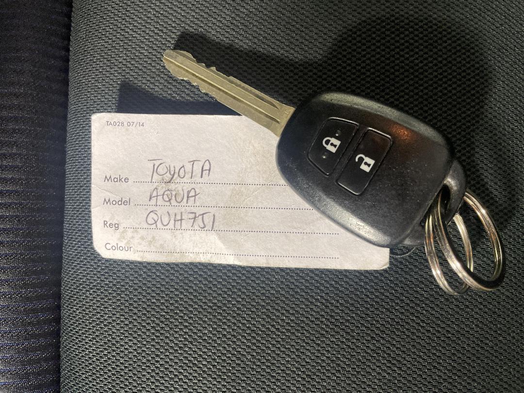 Photo '22' of Toyota Aqua