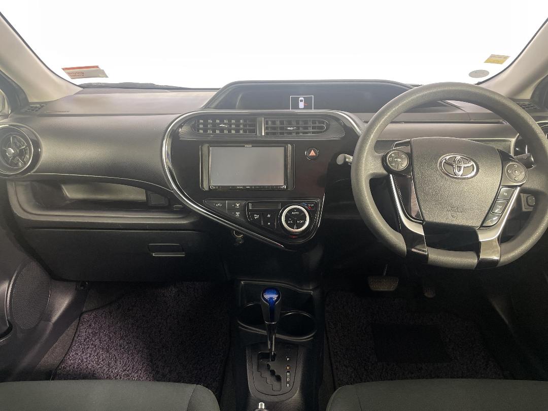 Photo '17' of Toyota Aqua