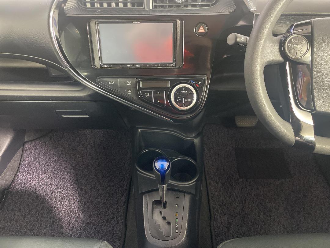 Photo '18' of Toyota Aqua