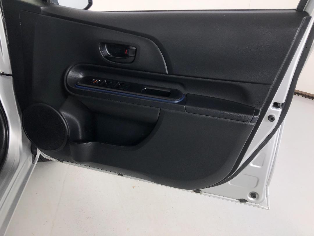 Photo '15' of Toyota Aqua Photo '15' of Toyota Aqua