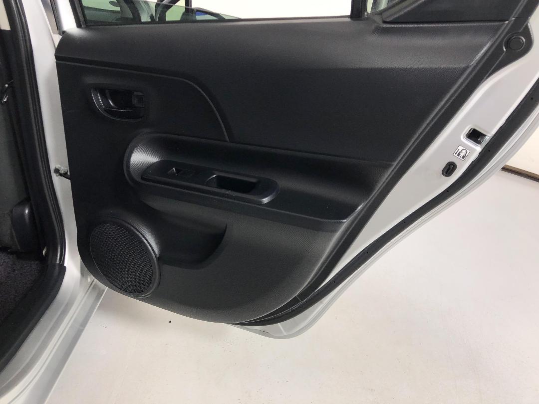 Photo '19' of Toyota Aqua Photo '19' of Toyota Aqua