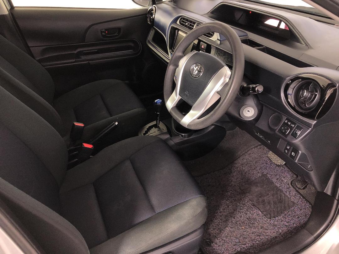 Photo '16' of Toyota Aqua Photo '16' of Toyota Aqua