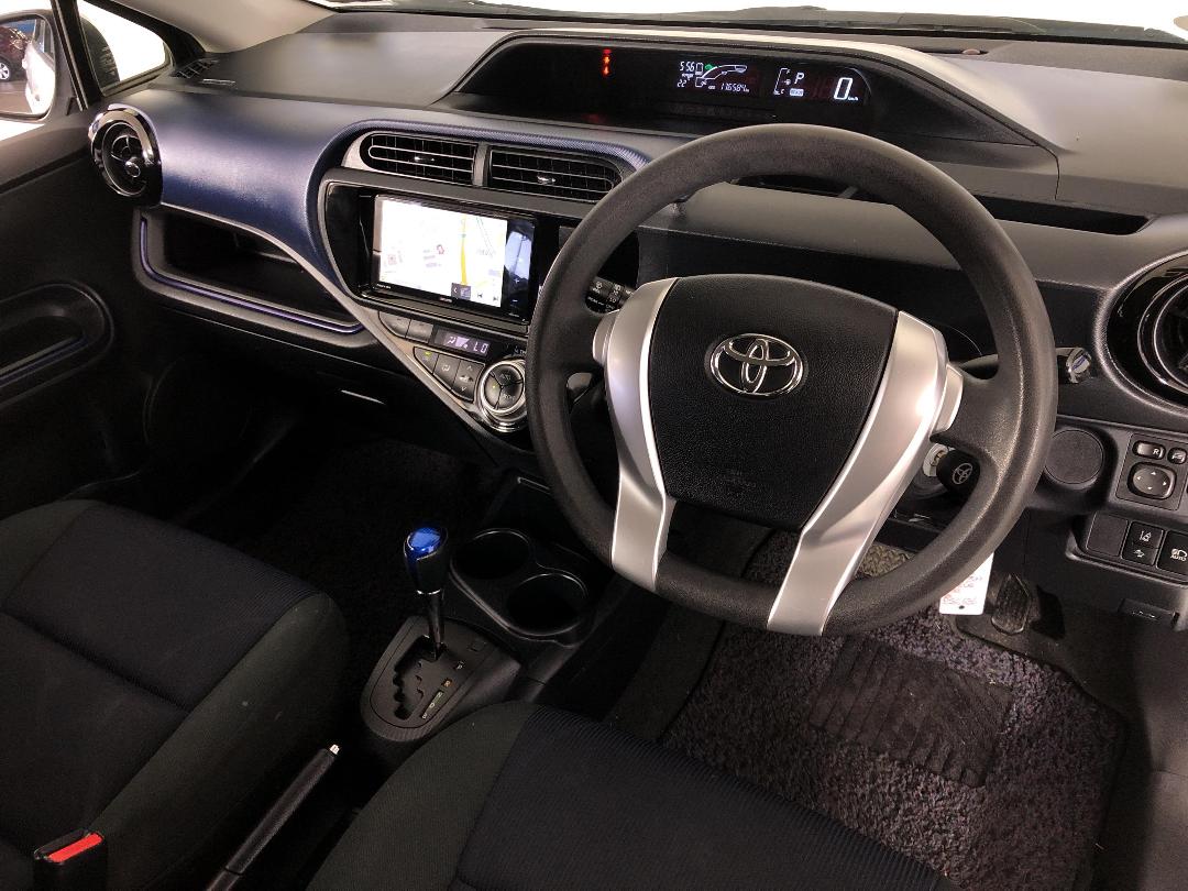 Photo '17' of Toyota Aqua Photo '17' of Toyota Aqua