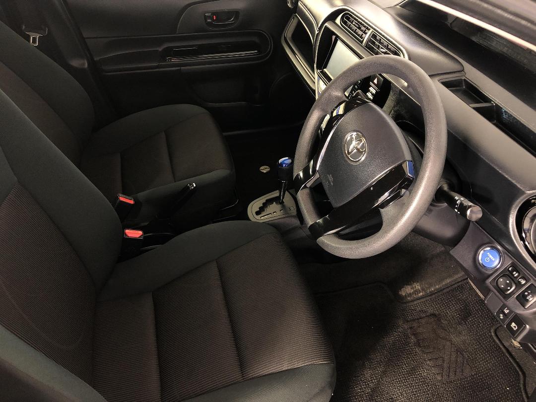 Photo '16' of Toyota Aqua