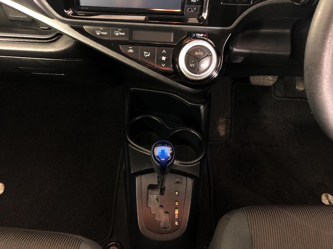 Photo '18' of Toyota Aqua