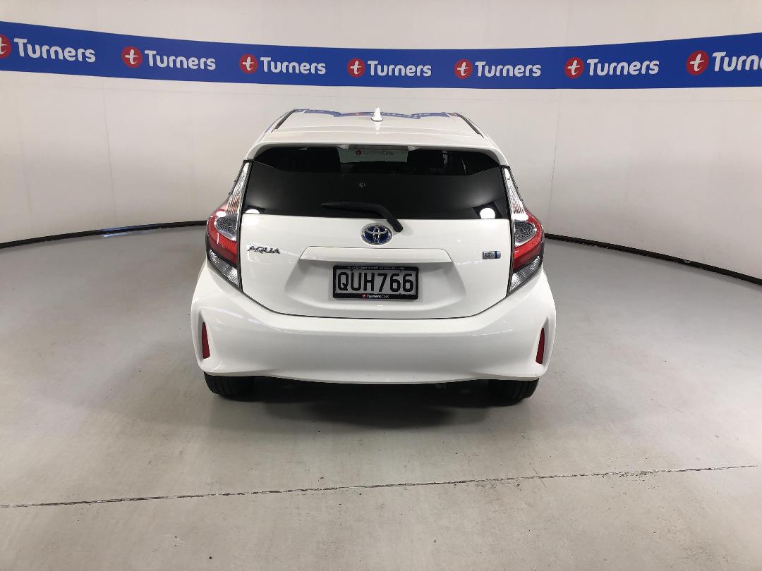 Photo '6' of Toyota Aqua