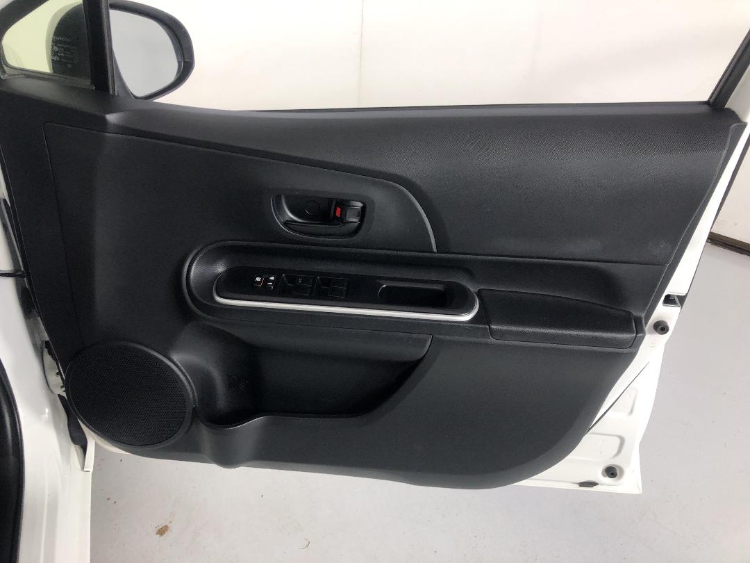 Photo '15' of Toyota Aqua