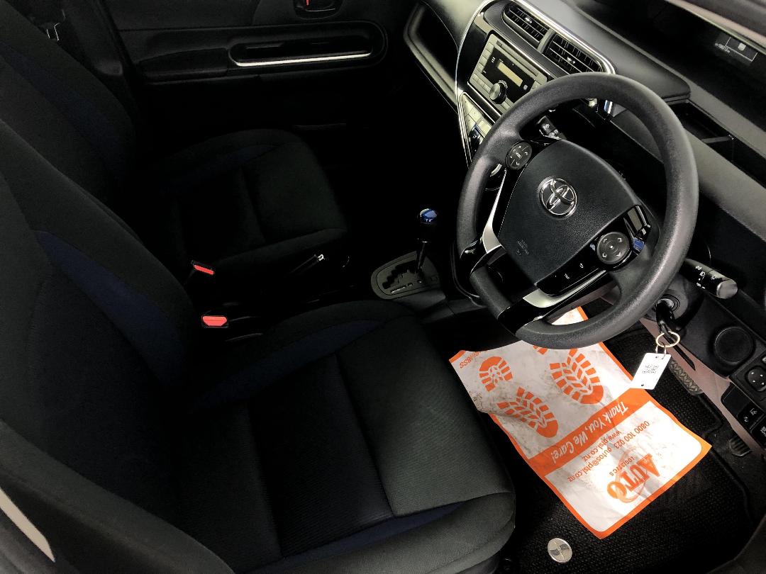 Photo '16' of Toyota Aqua