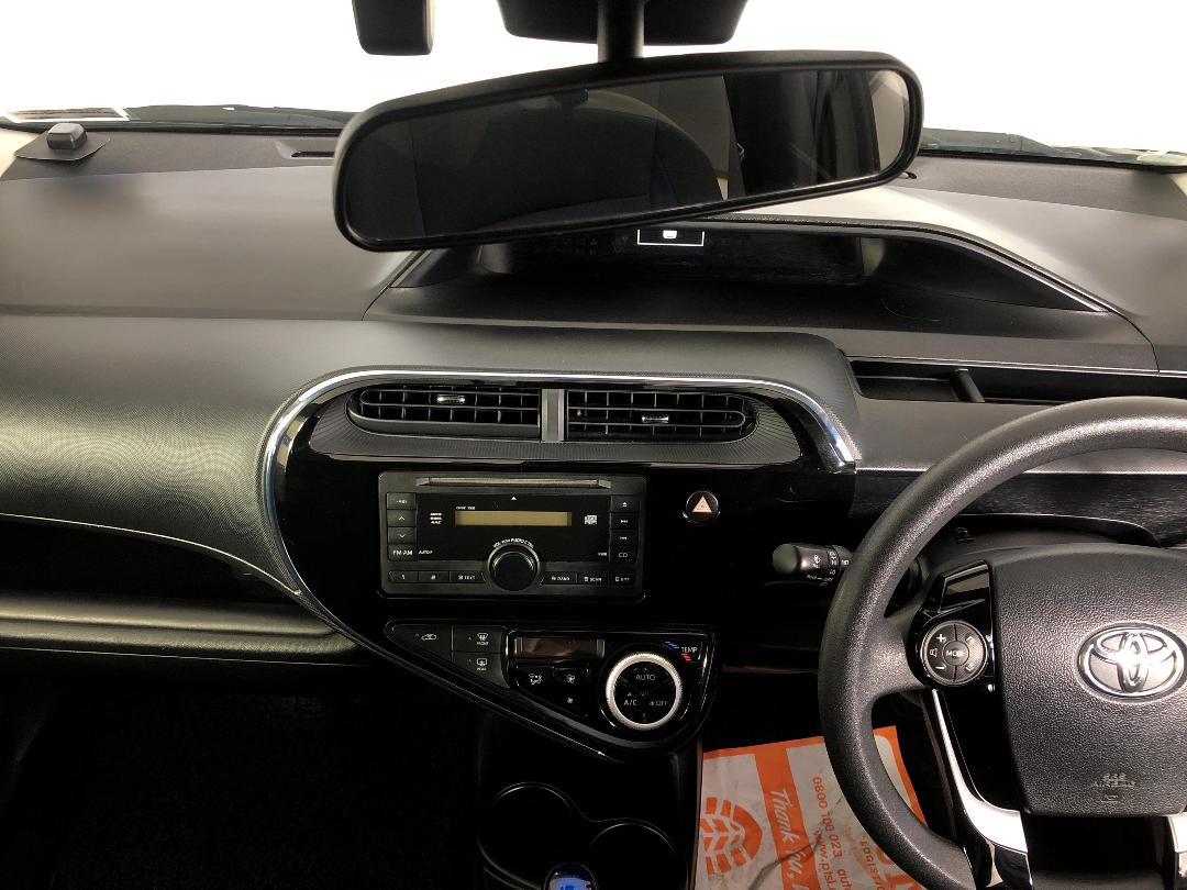 Photo '17' of Toyota Aqua