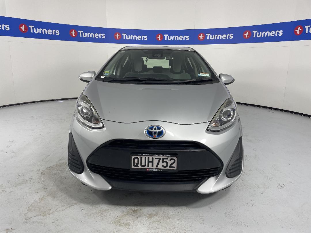 Photo '2' of Toyota Aqua Photo '2' of Toyota Aqua